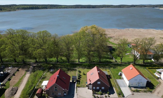 Warin Maison | Ruth - 85sqm vacation home for 4 people with garden and fantastic lake view
