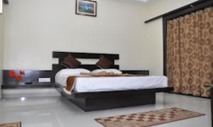 Wai Hôtel | Rutugandh River View Resort, Wai