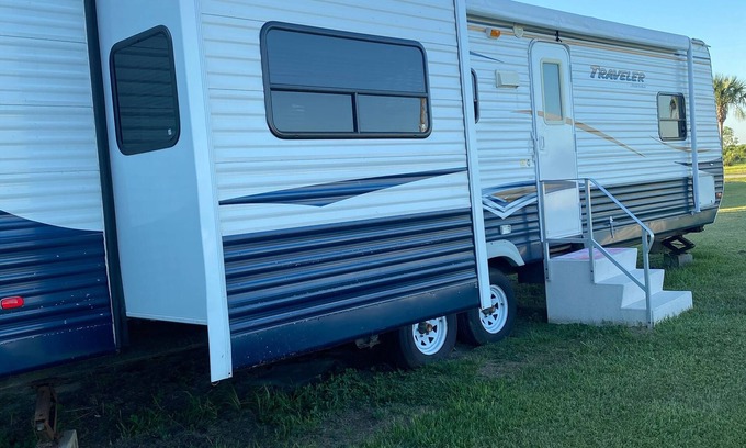 Crystal Beach Maison | RV 1 of 2 on Canal and 1/2 mi from Beach (Private Lot)