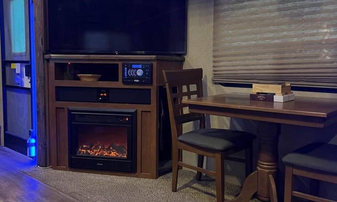 Southwest Ranches Maison | RV Getaway! Close enough to everything, but far enough away to get away!