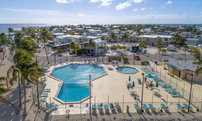 Cutthroat Harbor Estates Maison | RV lot! 5 night minimum! @ Venture Out!