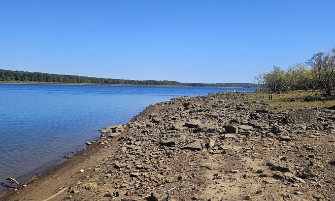 Drasco Location De VR | RV parking spot on the lake!