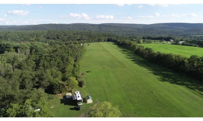 Pine Grove Location De VR | RV Site on Quiet, Private Airport