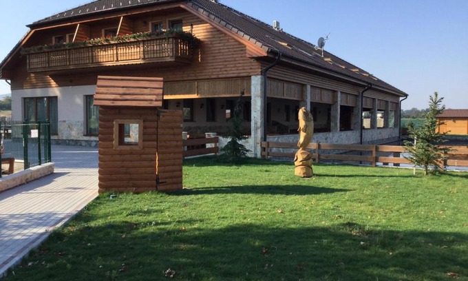 Solcany Maison | Rybárska bašta a penzión Dobys