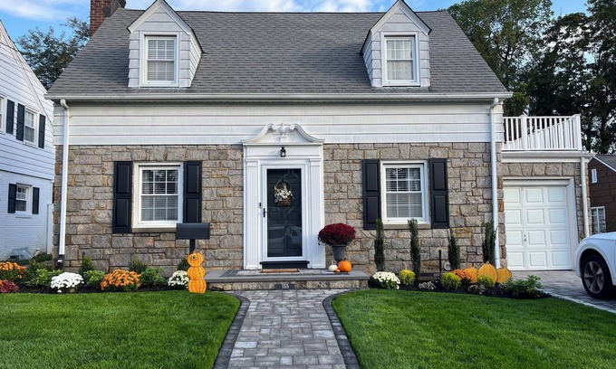 Farmingdale Maison | Ryder Cup 2025 Housing — Private Farmingdale Home 2 Min Walk to Bethpage