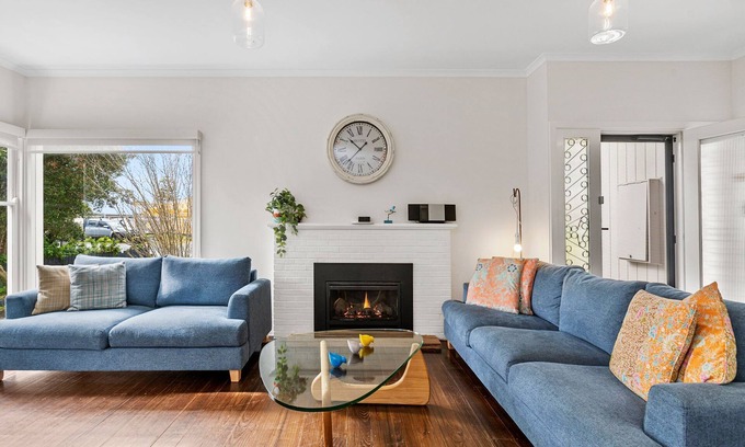 Rye Maison | RYE Classic-2 pâtés de maisons de la plage, rue calme, FOXTEL, foyer au gaz, DOG FRIENDLY