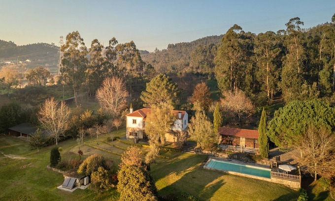 Ponte de Lima Appartement | São Julião Retreat | Pool, Jacuzzi & Garden Escape