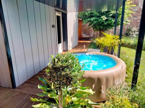 Balbigny Maison | Séjour au Jardin de Cupidon avec jacuzzi et sauna