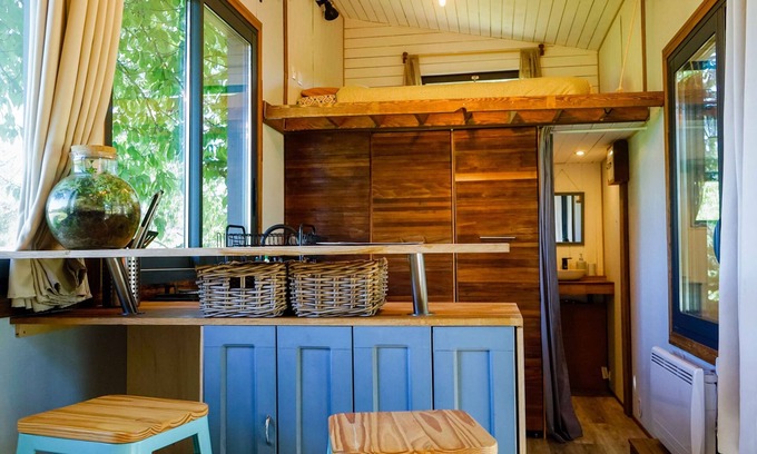 Riocaud Cabine | Séjour détente dans une tiny house et son bain Bordelais