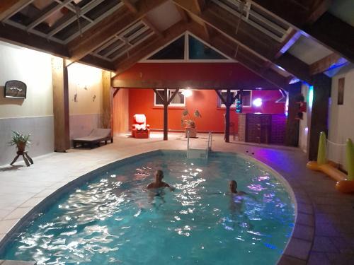 Niherne Maison | Séjour en Berry avec piscine intérieure chauffée - FR-1-591-632