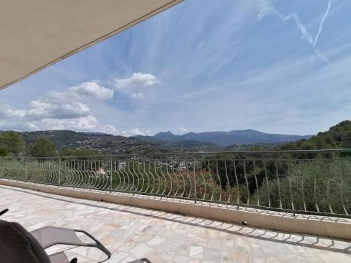 Contes Appartement | Séjour en pleine nature, vue imprenable, jacuzzi