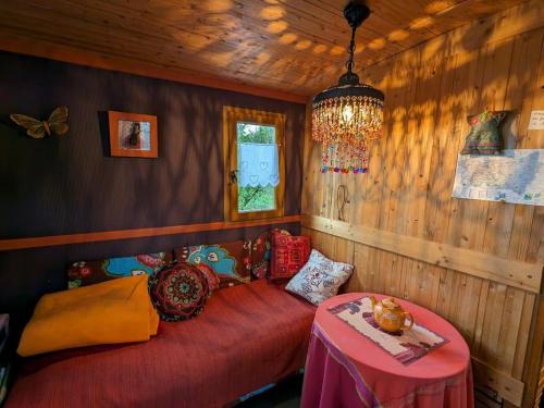 Sercoeur Lit Et Petit-Déjeuner | Séjour insolite en roulotte cosy avec tout confort près d'Épinal - FR-1-589-459