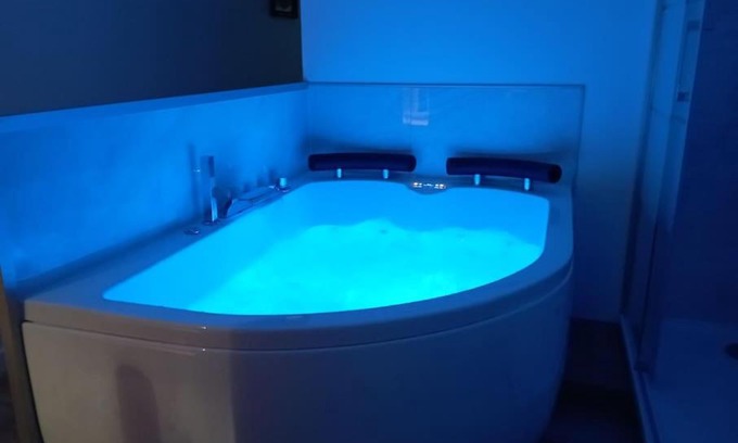 La Roche-sur-Yon Appartement | Séjour Sauna et Jacuzzi Cocon