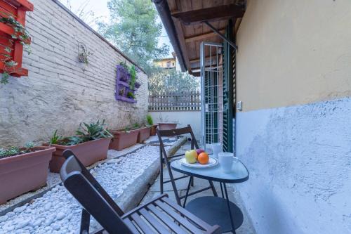 Sant' Ambrogio Appartement | S.Ambrogio Courtyard in Florence-hosted by Thinah