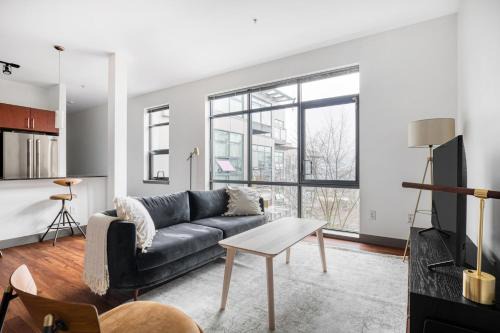 Cascade Appartement | S Lake Union 2BR w Gym WD nr Space Needle SEA-192