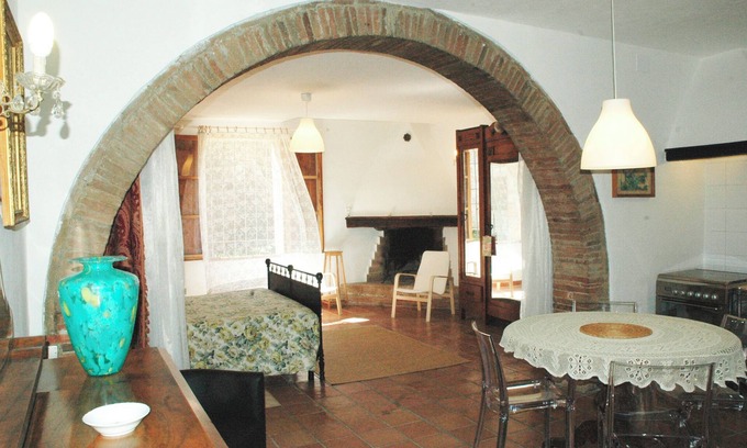 Abbadia a Isola Appartement | S.M.L'ARCO a dip in the green, in the heart of Tuscany