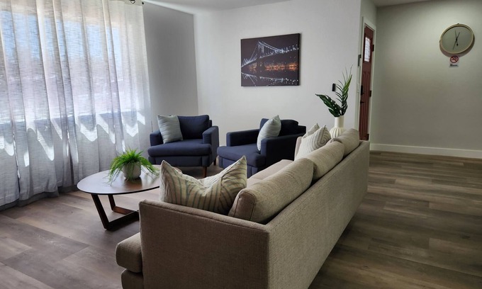 Las Vegas Maison | S-Stylish 4BR Oasis Luxe Backyard BBQ