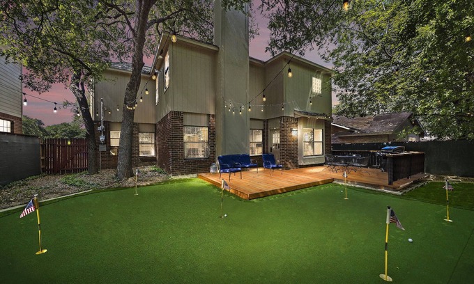 North San Antonio - SAT Maison | SA Golf Home Nr Six Flags | Wi-Fi | BBQ | Games