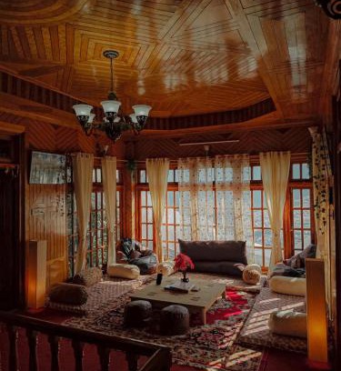 Kotkhai Maison | Saanjh by Limitless Stays