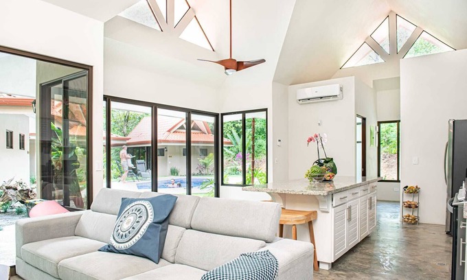 Dominicalito Maison | Sabitha, Lux Private Jungle Property w/pool w/aircon 5 min from Surf Beach Dominical