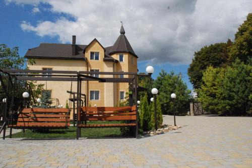 Tovstolug Maison | Sadyba DarKa