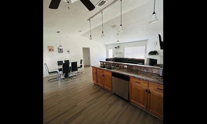 Deltona Lakes Maison | Safari Home King beds Big Pool