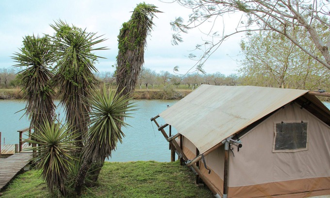 Texas Gulf Coast Cabine | Safari Tent Glamping Minutes from SpaceX Launches