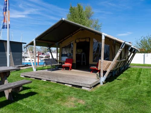 Heeg Maison | Safari Tent in Heeg by the Marina