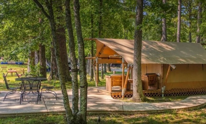 Manchester Cabine | Safari Tent - Unique Safari Tent with Comfy Furniture and a Full Bed!