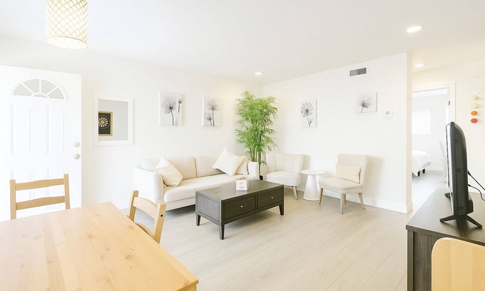Sunnyvale West Appartement | Safe 2BR Apt w/ AC/Washer/Dryer/EV on 1F-Sunnyvale
