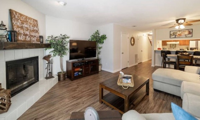Ferry Pass Copropriété | Safe and Quiet Condo in Central Pensacola