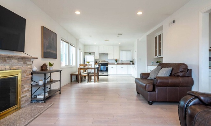 Glendora Maison | Safe Neighborhood, 4 Bedroom, Garage, & Big Back Yard.