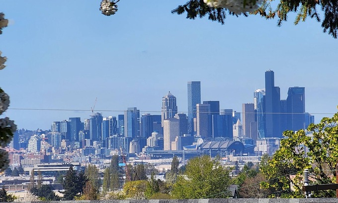 Highline Maison | Safe neighborhood. Minutes to freeways, Downtown, and Airport.
