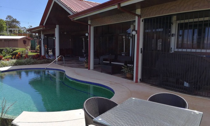Llano Brenes Maison | Mountain Home sécurisé sécurisé avec piscine + vues