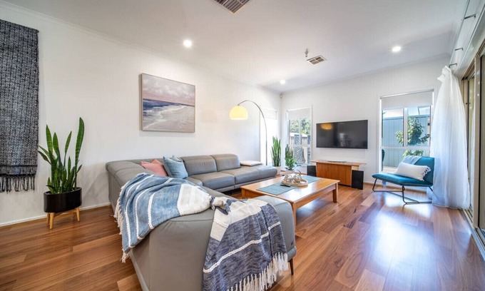 Largs North Maison | Sailors' Retreat 3BR Pool Beach Study