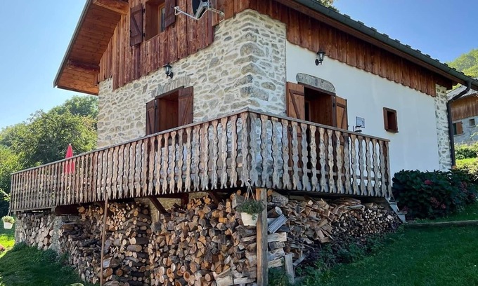Saint-Alban-des-Villards Chalet De Ski | Saint Alban Des Villards: Chalet Ambiance Montagne