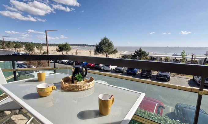 Saint-Georges-de-Didonne Appartement | Saint Georges de Didonne - PLEINE VUE MER pour ce STUDIO CABINE face à la plage
