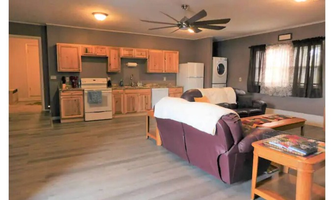 Oaks Corners Appartement | Saint Theresa 2, close to all amenities of the FLX!