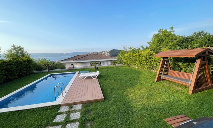 Sapanca Villa | Sakarya Sapanca Ünlüce 5+1 Private (HEATED) Pool-Luxury 10-person Holiday Villa