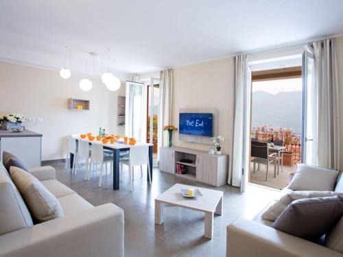 Sala Comacina Appartement | SALA COMACINA APARTMENT NO 4-SLEEPS 10 by Italian Apartments