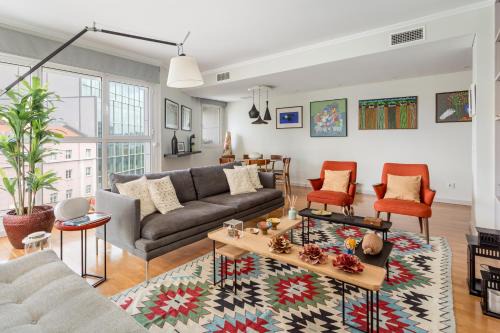 Sao Jorge de Arroios Appartement | Saldanha City Retreat 2BR & Parking by Host For Us