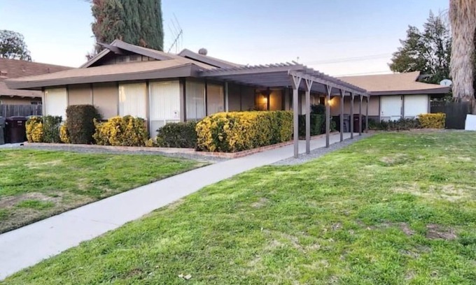 Hemet Maison | SALE! Centrally Located, Super Clean, 4x Queen Bed