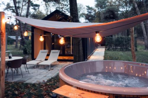 Municipality of Hellendoorn Chalet De Ski | Sallands natuurhuisje Hellendoorn hottub Metz