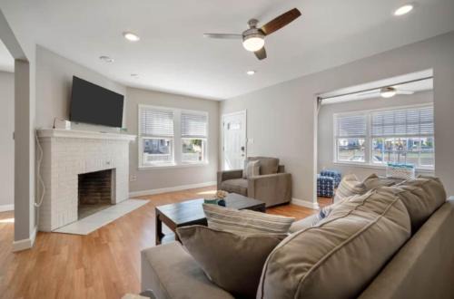 Margate City Maison | Salt Life Retreat Unit A-2BR/2BA, Heart of Margate