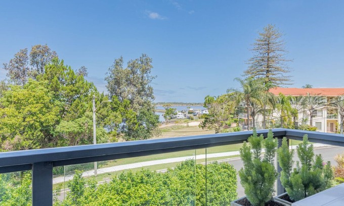 East Ballina Maison | Salt & Sand Getaway - Coastal Paradise at Bayside Duplex with Stunning Shaws Bay Views