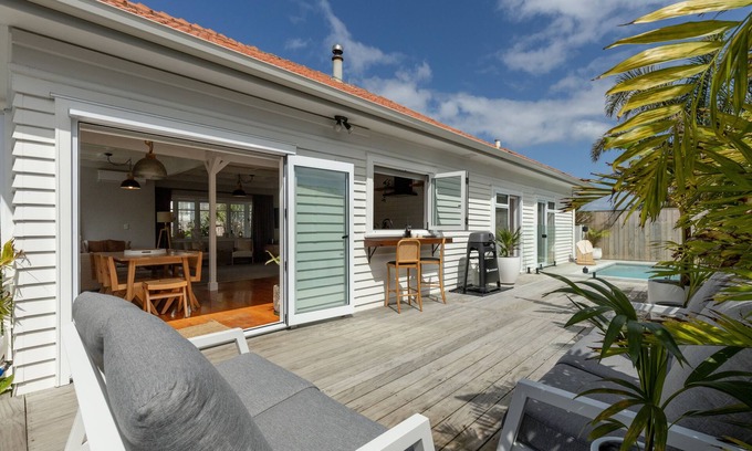 Papamoa Beach Maison | Saltwater Cottage ~ Papamoa Beach ~ Beyonder Holiday Homes