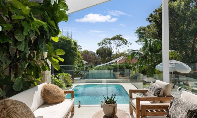 Newport Maison | SALTY DAZE by Palm Beach Holiday Rentals