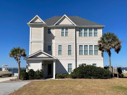 Emerald Isle Maison | Salty Paws
