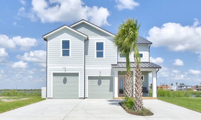 Port Aransas Appartement | Salty Sunset Bay breeze, golden skies, and coastal vibes