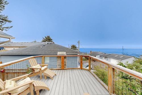 Depoe Bay Maison | Salty Sunsets